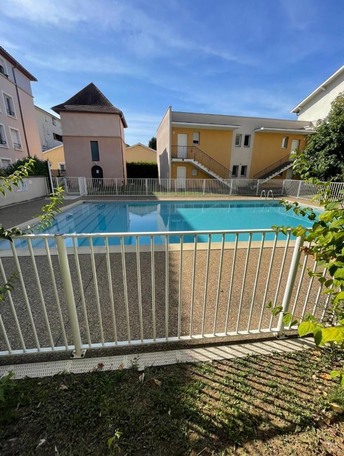 Appartement Avec Place De Parking Et Piscine Villefranche-sur-Saône Exterior foto